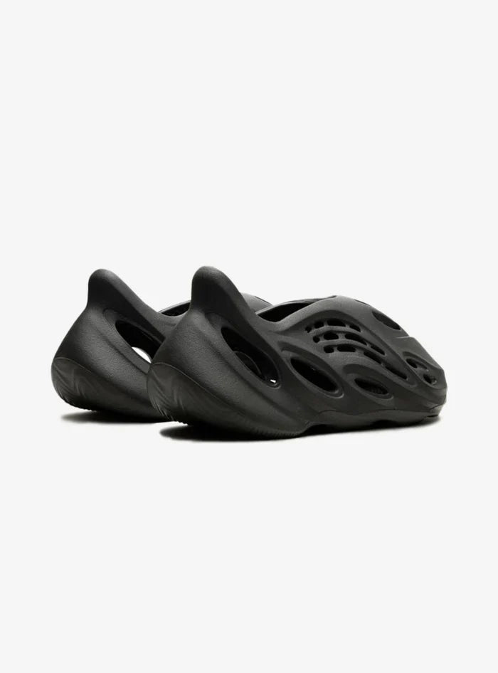 Adidas Yeezy Foam RNNR Carbon